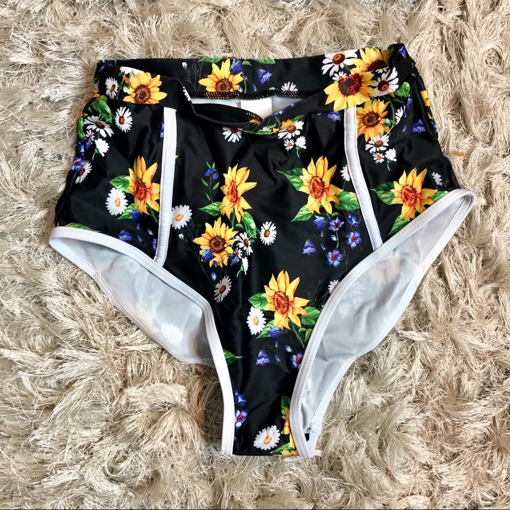 NWT ‘Pin-Up’ 2 Piece Swimsuit - Picture 4 of 9